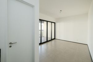 Image 1 - 918631
