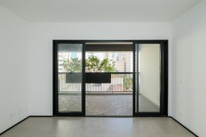 Image 10 - 918631