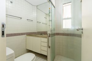 Image 21 - 918632