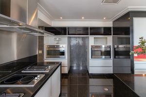 Image 21 - 918637