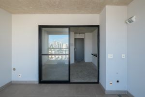 Image 6 - 918638