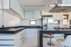 Image 3 - 918639