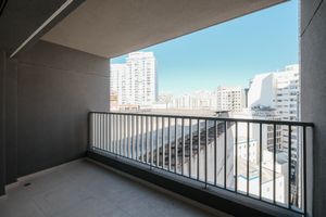 Image 5 - 918650