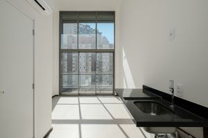 Image 13 - 918650