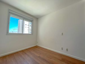 Image 6 - 918663