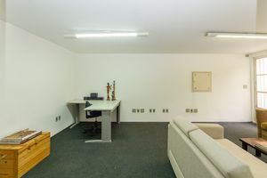 Image 33 - 918667