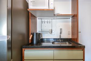 Image 12 - 918671