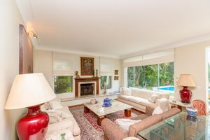 Image 1 - 918672
