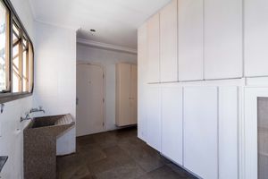Image 14 - 918675