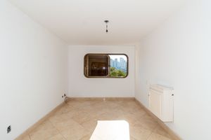 Image 35 - 918675