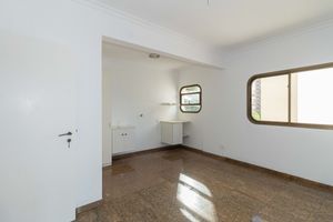 Image 5 - 918675