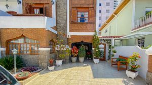 Image 37 - 918677