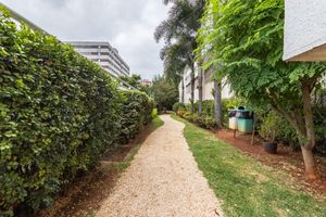 Image 22 - 918682