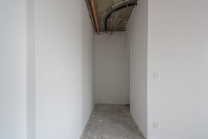 Image 19 - 918686