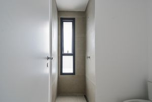 Image 21 - 918686