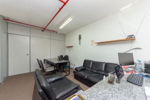 Image 12 - 918687