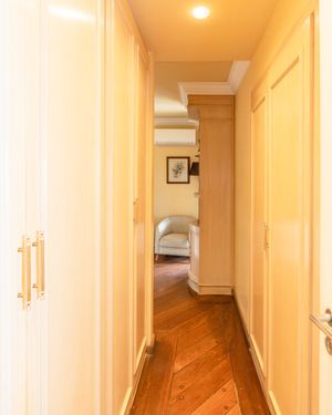 Image 32 - 918700