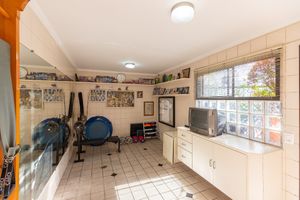 Image 45 - 918700
