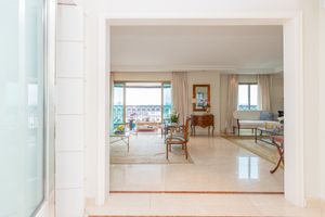 Image 39 - 918712
