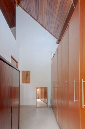 Image 20 - 918720