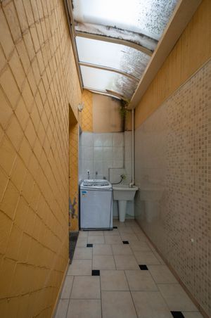 Image 28 - 918720