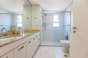 Image 32 - 918726