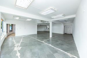 Image 16 - 918732
