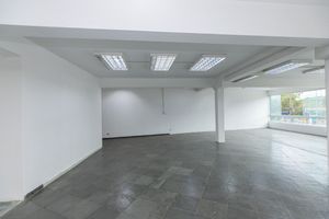 Image 19 - 918732