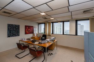 Image 8 - 918733