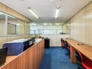 Image 11 - 918734