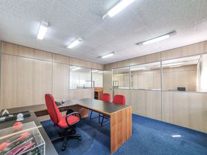 Image 17 - 918734