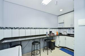 Image 21 - 918740