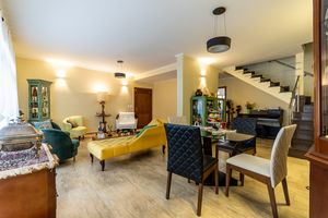 Image 9 - 918741