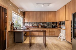 Image 21 - 918741