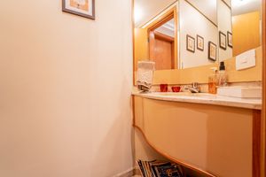 Image 9 - 918758