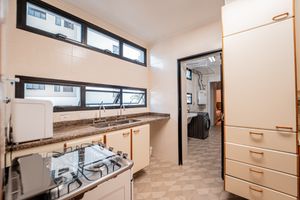 Image 11 - 918758