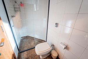 Image 33 - 918758