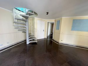 Image 10 - 918765