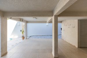 Image 9 - 918769
