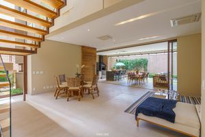 Image 6 - 918777