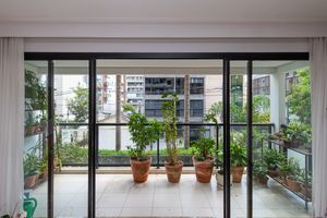 Image 12 - 918786