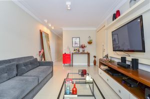 Image 1 - 918787