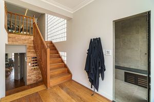 Image 52 - 918794