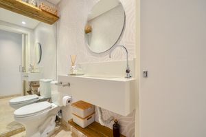 Image 19 - 918803