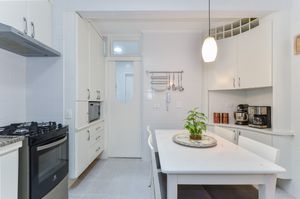 Image 18 - 918803