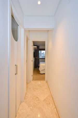 Image 27 - 918803