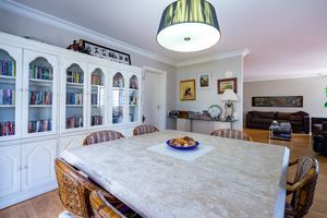 Image 13 - 918810