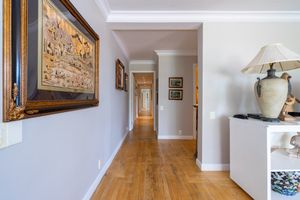 Image 19 - 918810