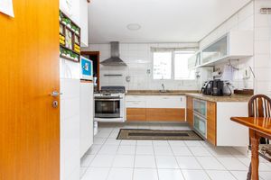 Image 10 - 918811