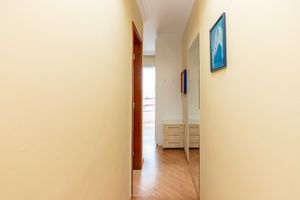 Image 20 - 918811